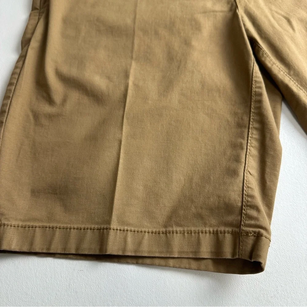 Old Navy Men's size 30 ultimate tech, slim fit shorts, built-in flex, dark khaki